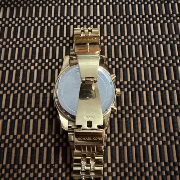 Michael Kors gold watch - Picture 4 of 5